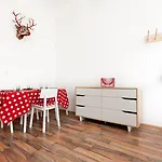 Loft Style Apartment In Hipster Area