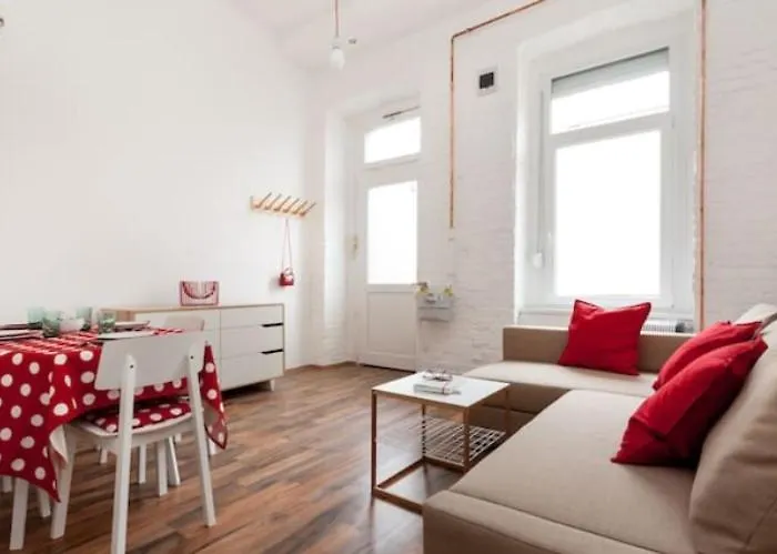 Loft Style Apartment In Hipster Area